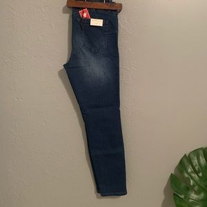 Guess by Guess: Mid- rise skinny jean